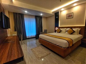 In-room safe, soundproofing, iron/ironing board, free WiFi - Golden Retreat (Baharampur)