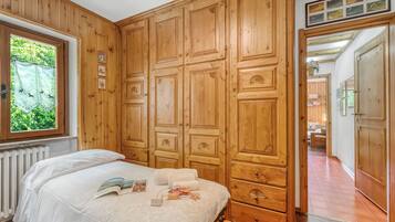 Family Apartment, Multiple Bedrooms (Alme Suites) | 1 bedroom, bed sheets