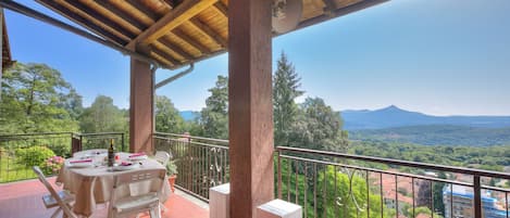 Standard Apartment, Multiple Bedrooms, Mountainside (Il Vecchio Faggio) | Outdoor dining