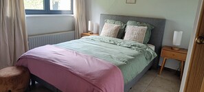 1 chambre, coffres-forts dans les chambres, fer et planche à repasser