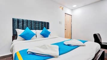 Deluxe Room, City View | Laptop workspace, free WiFi