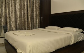 Basic Double Room - Hotel MM Continental (Varanasi)