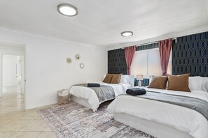 5 dormitorios, tabla de planchar con plancha, cuna de viaje y wifi