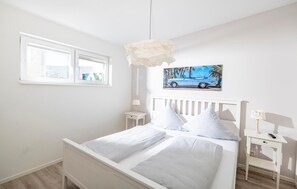 2 bedrooms, iron/ironing board, travel cot, free WiFi - Awesome home in Gelting with WiFi (Gelting)