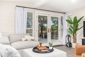 Smart TV, video games, table football, books - Family luxury centrally located: Pool & Game Room (Tucson)