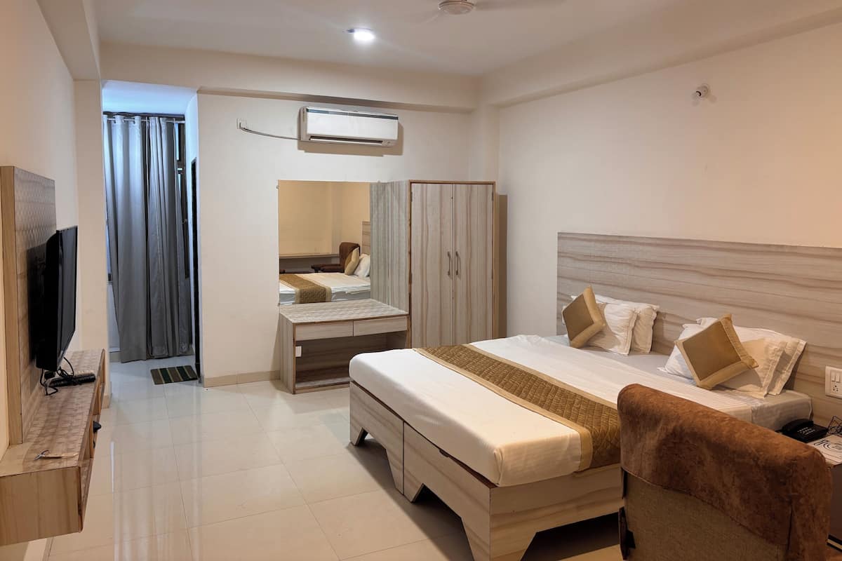 Premium Room | Premium bedding, down duvets, memory-foam beds, free WiFi
