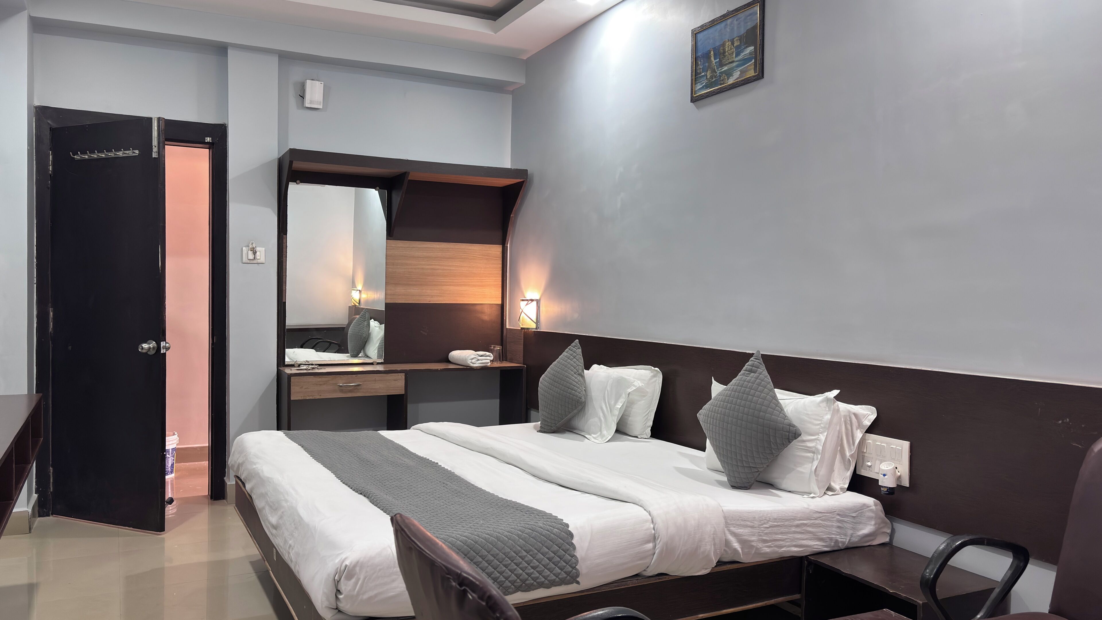 Executive Room | Premium bedding, down comforters, memory foam beds, free WiFi