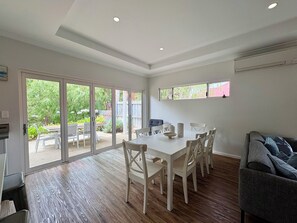 Dining room - Blau - The Blue House (Dunsborough)