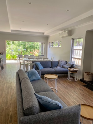 Family House, Garden View | Living area | 55-inch TV with digital channels - Blau - The Blue House (Dunsborough)