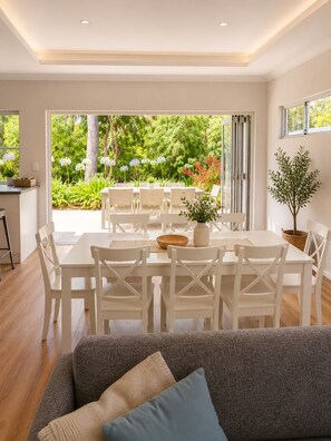 In-room dining - Blau - The Blue House (Dunsborough)