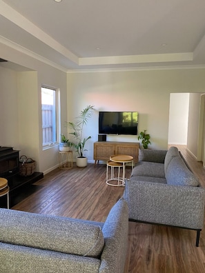 Family House, Garden View | Living area | 55-inch TV with digital channels - Blau - The Blue House (Dunsborough)
