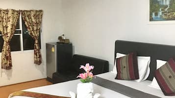 1 間睡房、高級寢具、遮光窗簾/窗簾、熨斗/熨衫板
