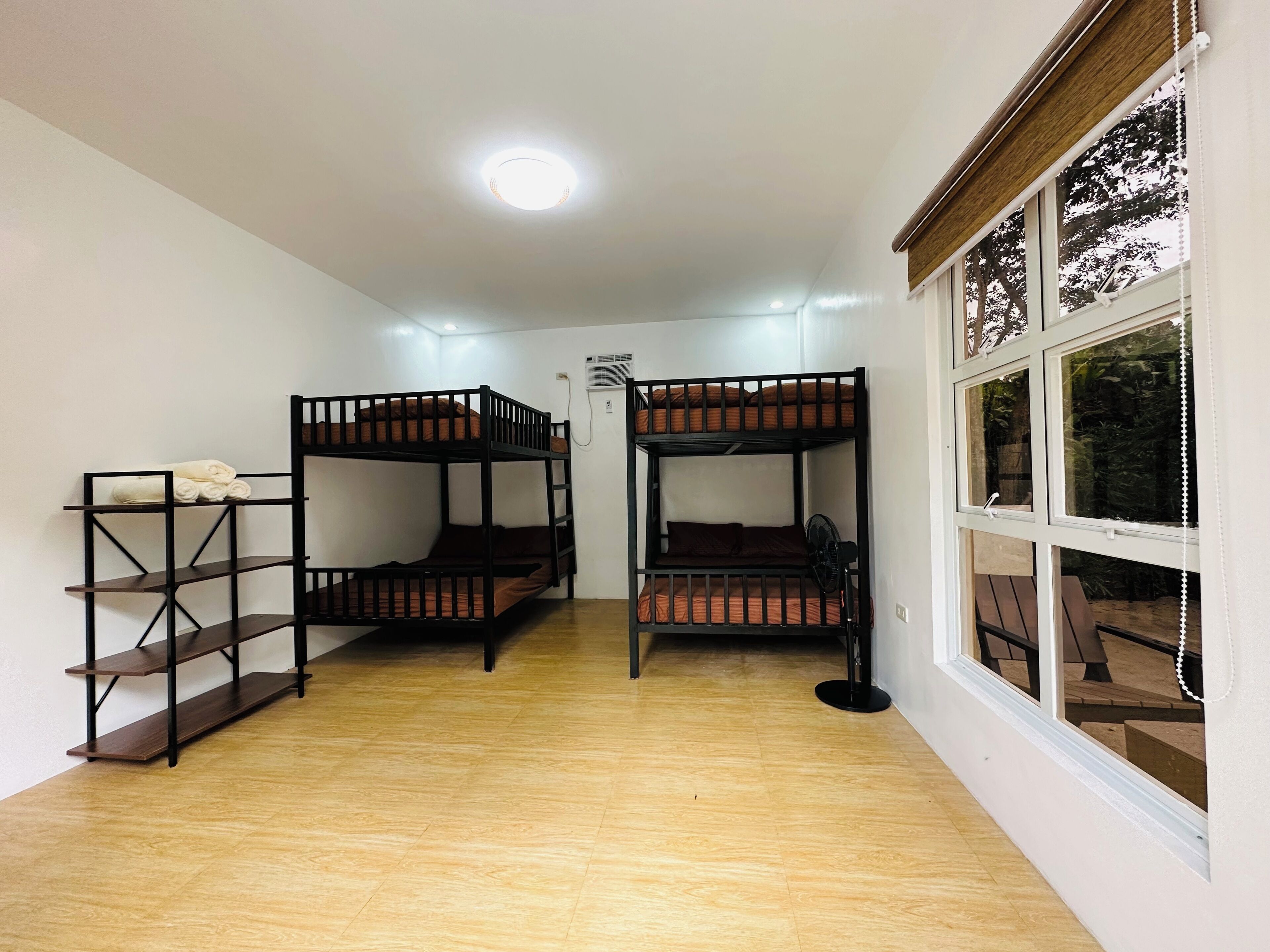 4 bedrooms, travel crib, WiFi, bed sheets
