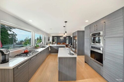 3 BR Seaside Bliss-Close to the beach-OCEAN VIEW!