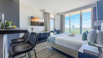 Iron/ironing board, travel crib, WiFi, bed sheets