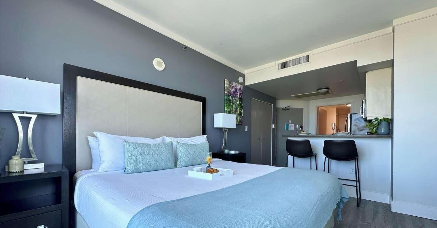 Fer et planche à repasser, lit parapluie, Wi-Fi, draps fournis