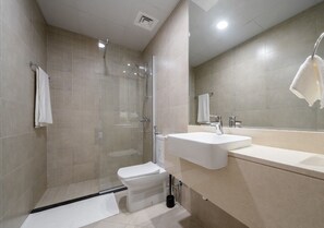 Hair dryer, towels, soap, shampoo - Cozy studio with WiFi and AC in phenomenal Dubai (Dubai)