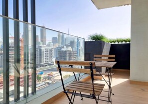 Outdoor dining - Cozy studio with WiFi and AC in phenomenal Dubai (Dubai)
