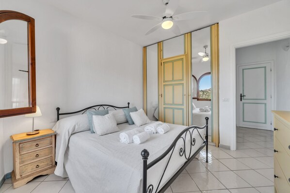 3 bedrooms, iron/ironing board, WiFi, bed sheets - Penthouse with panoramic terrace (Liscia di Vacca)