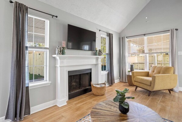 Comfort House, 3 Bedrooms, Non Smoking, Patio | Living room | 49-inch Smart TV with digital channels, fireplace - Cozy Condo with Spacious Patio (D'Iberville)