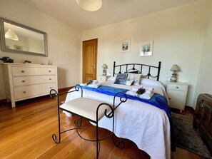 4 bedrooms, iron/ironing board, travel crib, free WiFi