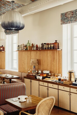Daily buffet breakfast for a fee - Hotel La Mission  (Île d'Yeu)