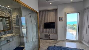 Apartment, 2 Bedrooms, Smoking, Balcony | Room amenity