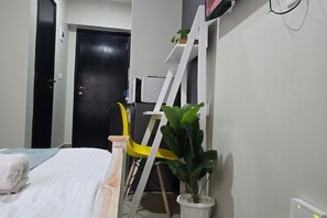 1 habitación, tabla de planchar con plancha, wifi gratis y ropa de cama 