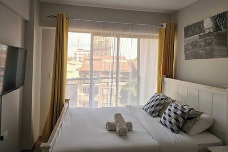 1 habitación, tabla de planchar con plancha, wifi gratis y ropa de cama