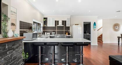 Tranquil Turnberry - Modern home, only 350 metres to St Leonards town centre.