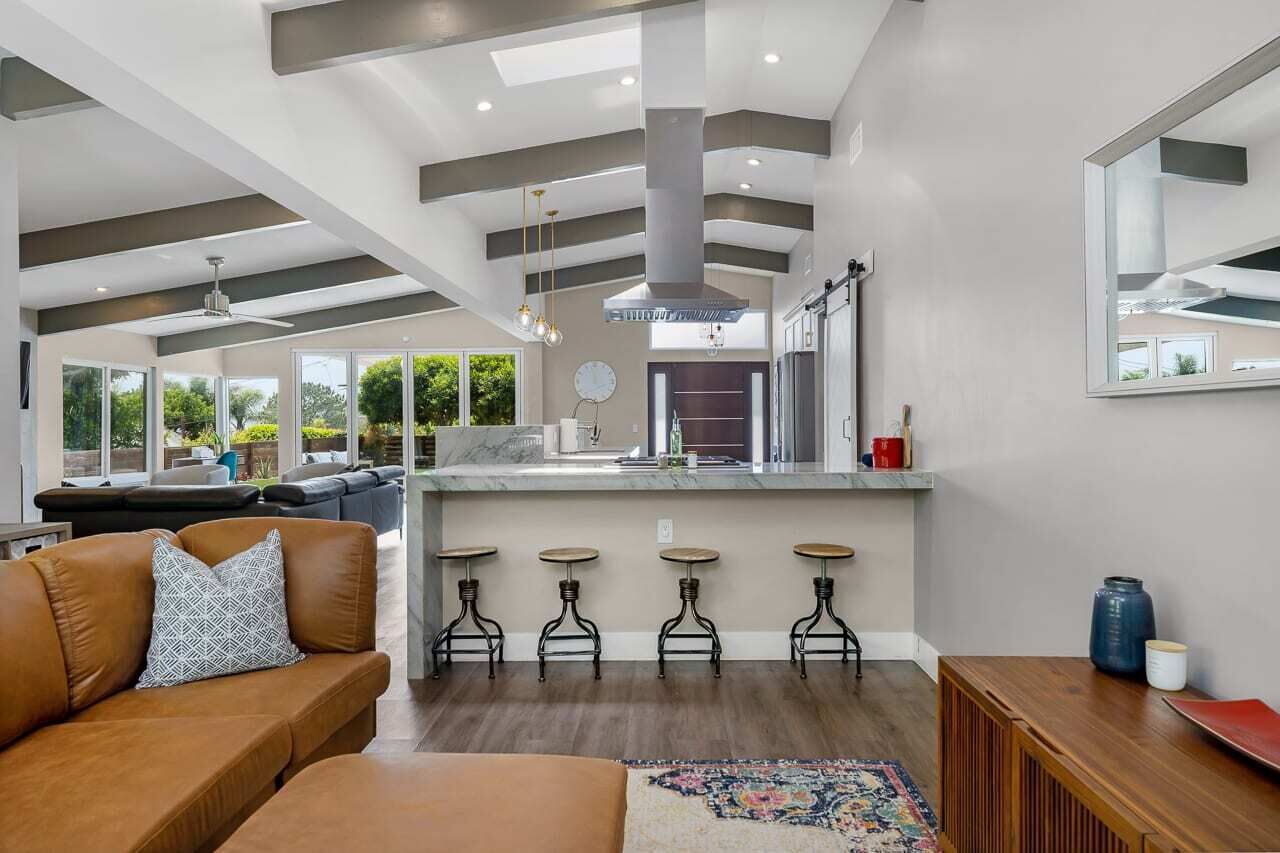 TV, DVD player, offices