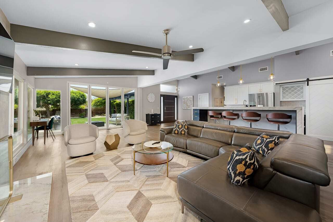 TV, DVD player, offices