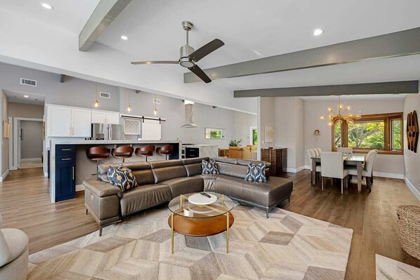 TV, DVD player, escritórios