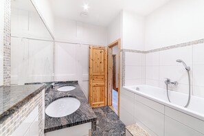 Grand appartement | Badkamer