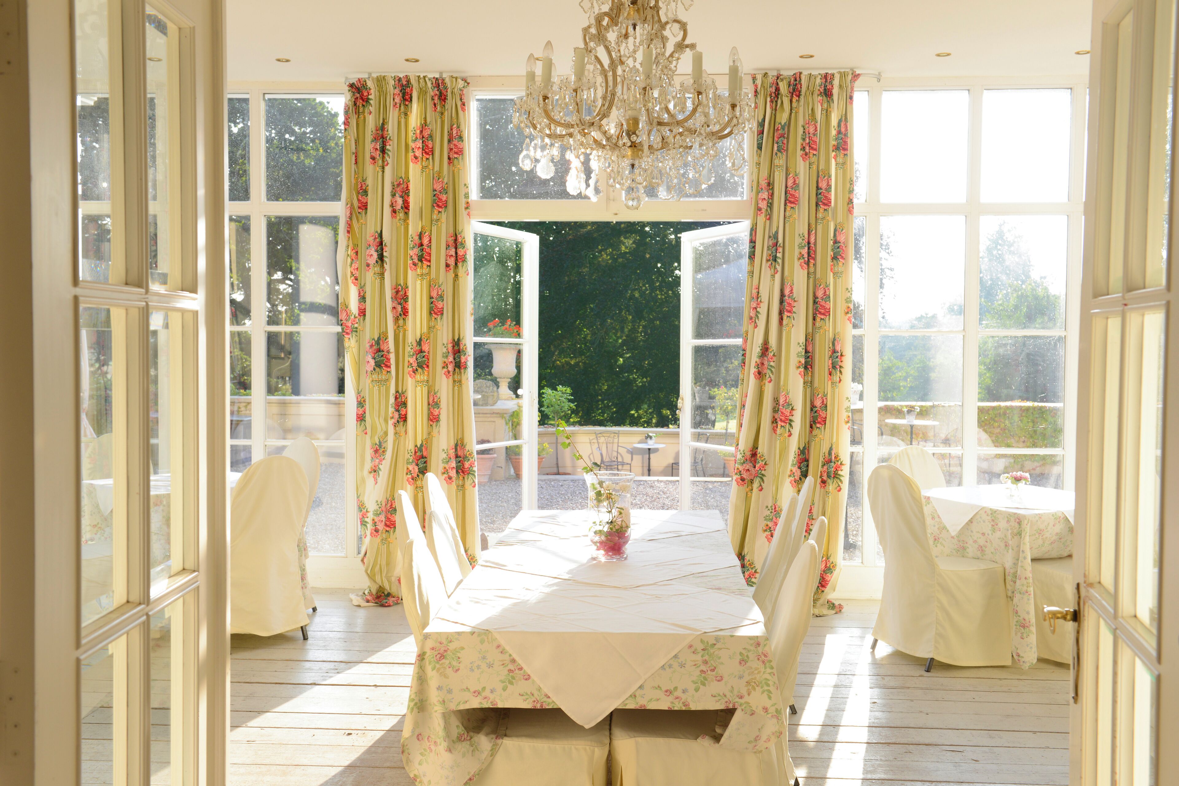 Daily buffet breakfast (EUR 18 per person)