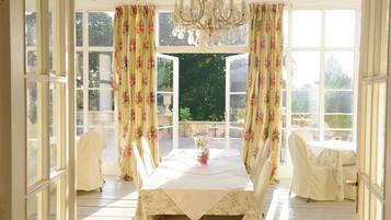 Daily buffet breakfast (EUR 18 per person)