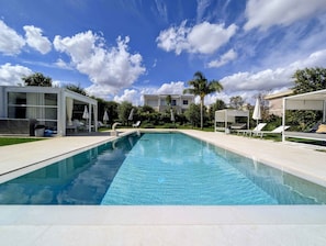 Outdoor pool, open 8:00 AM to 8:00 PM, free pool cabanas, pool umbrellas - Alternative Relax Rooms by Oikia Vacanze (Scorrano)