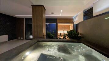 Sauna, hot tub, steam room