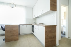 Refrigerador, horno, lavavajillas, cafetera/tetera