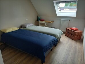 2 bedrooms, desk, iron/ironing board, travel cot - Maison de 75 m2 Mitoyenne à 5 km de Port Blanc Dans le Golf du Morbihan à Baden (Baden)