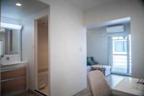 Comfort Condo, Multiple Beds, Non Smoking, Balcony | 1 bedroom, blackout drapes, soundproofing, iron/ironing board