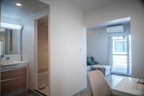 Comfort Condo, Multiple Beds, Non Smoking, Balcony | 1 bedroom, blackout drapes, soundproofing, iron/ironing board