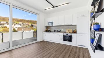 Kühlschrank, Herdplatte, Geschirrspüler