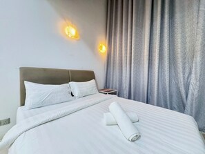 Standard-paritalo, kaupunkinäköala | Tallelokero huoneessa, kannettavalle tietokoneelle sopiva työtila