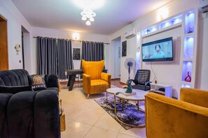 Apartment | Living area | Flat-screen TV - 2 Bed Luxury Apartment in Oniru Vi Lagos (Lagos)