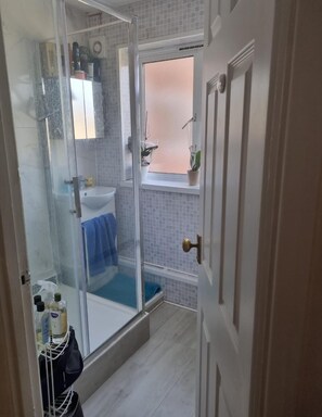 Apartment | Bathroom - Alexandra Palace 3 Bedrooms Apartment in London (London)