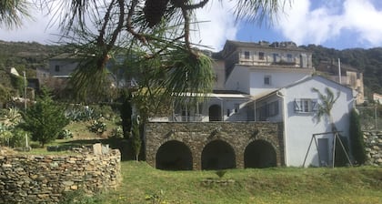 House with sea view and large plot