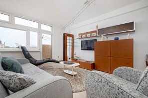 Living room - Center of Lodz Apartment by Renters (Lodz)