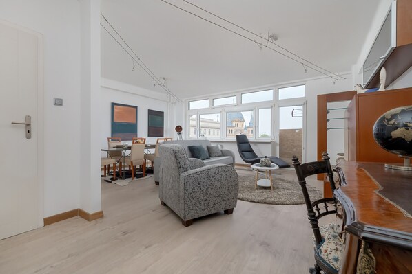 Living room - Center of Lodz Apartment by Renters (Lodz)