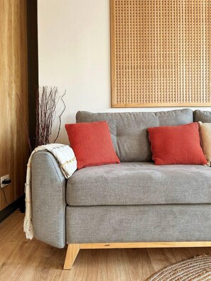 Una Smart TV, una impresora